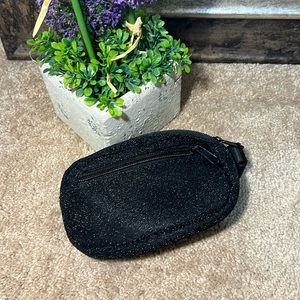 Waist pouch